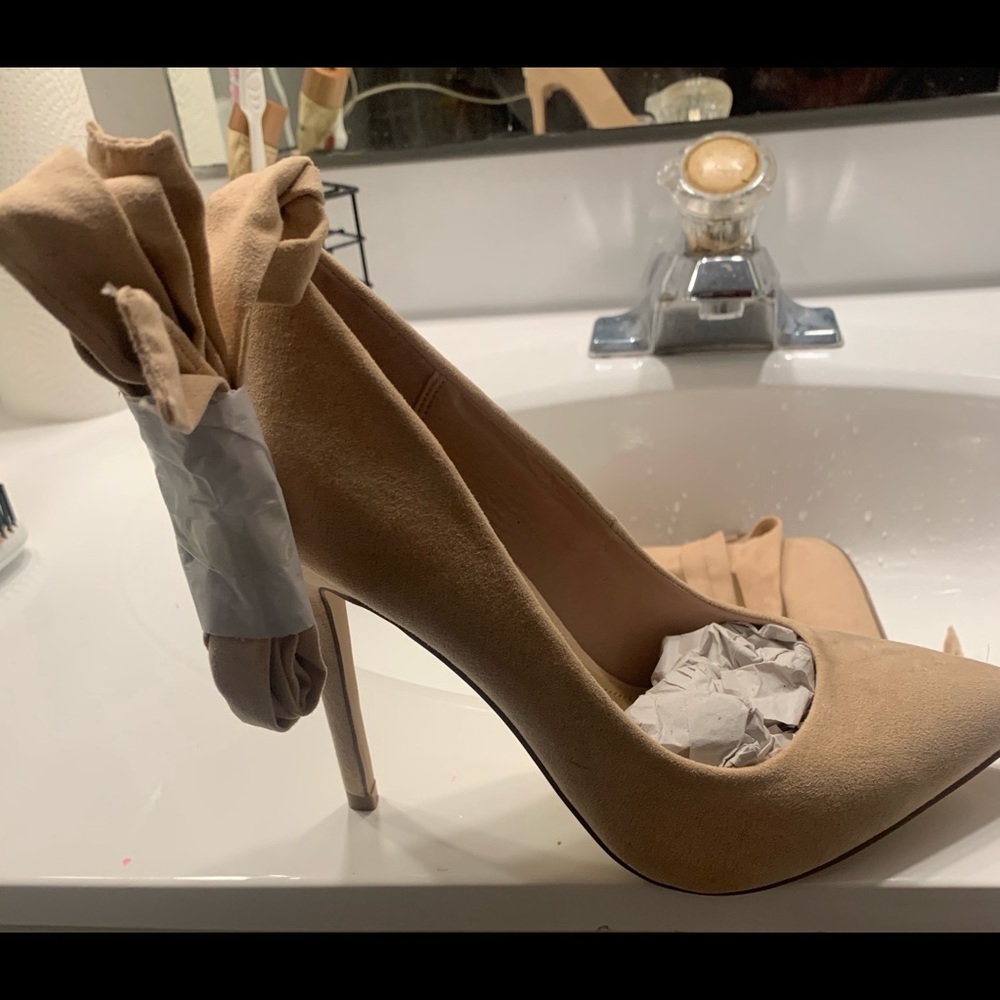 Wilda Wraparound Lace Pump